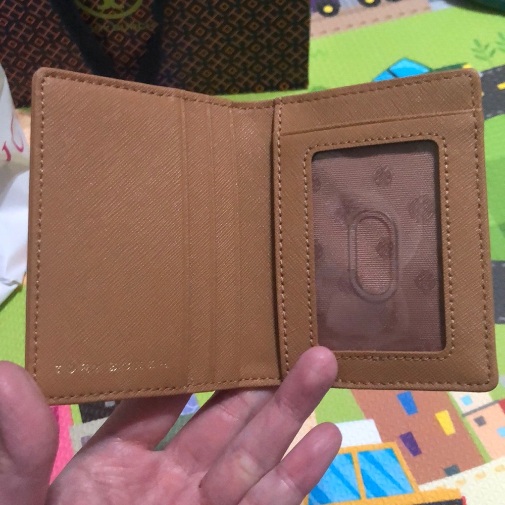 Tory Burch Emerson Foldable Card Case - Picture 2 of 3